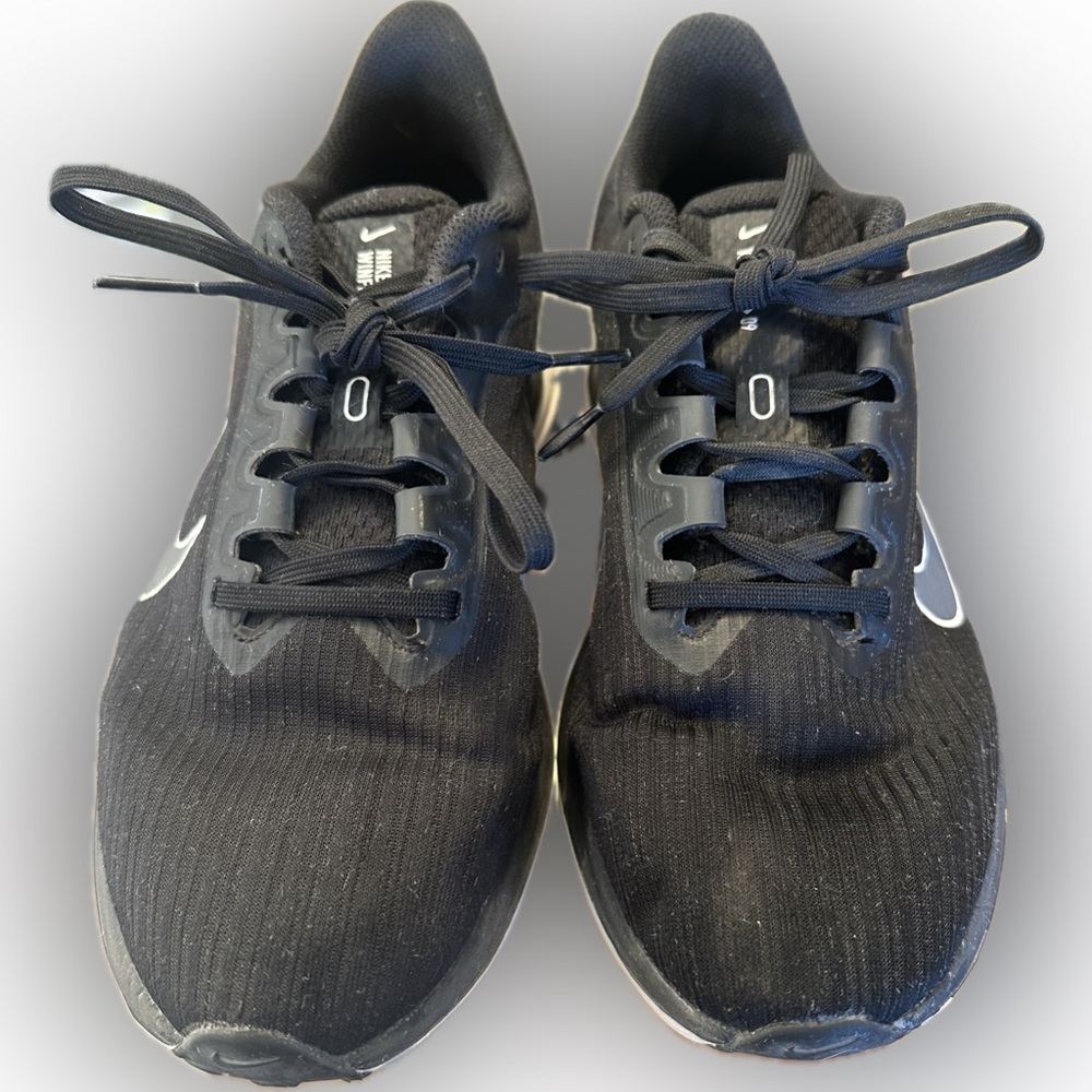 Women’s Nike Winflo 9 tennis shoes